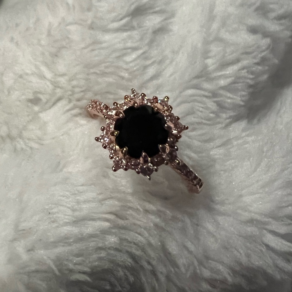 Fragrant jewels gold and black ring